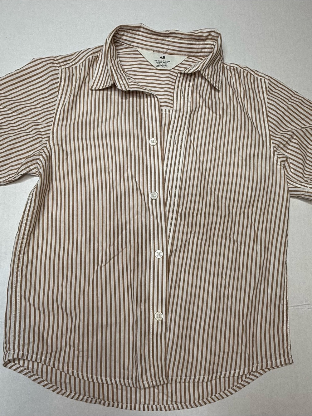 H&M Boys Size 4 Beige/White Striped Collared Button-Front Short Sleeve